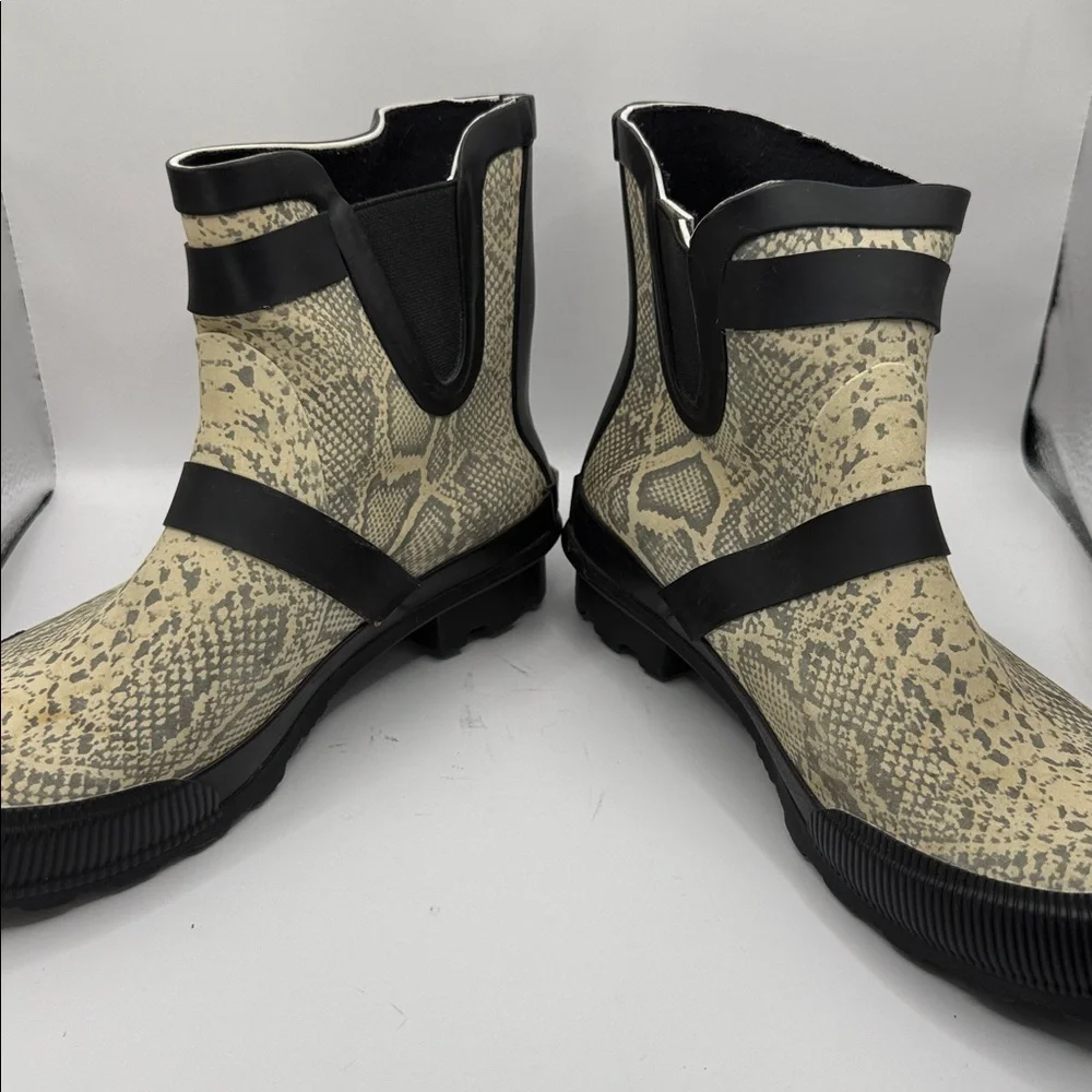 BearPaw Snakeskin Patterned Ankle Boots with Black Straps Size 7